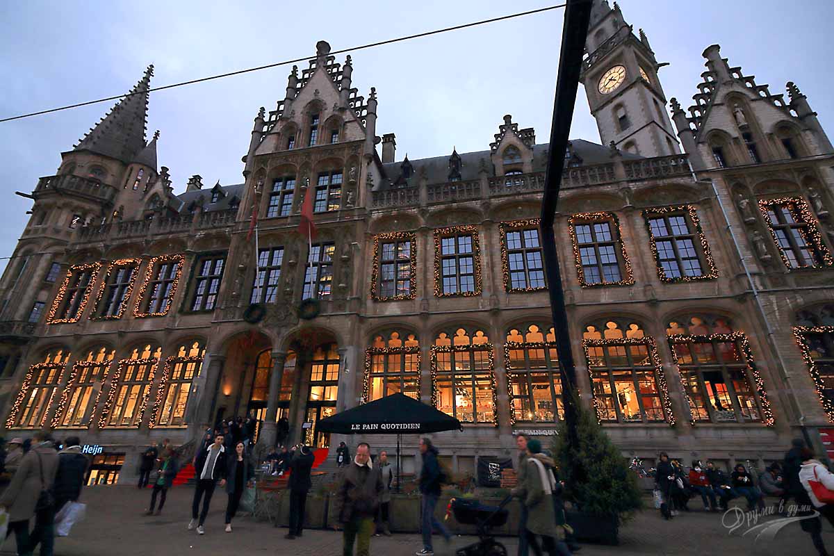 Korenmarkt Square and the Old Post Office building